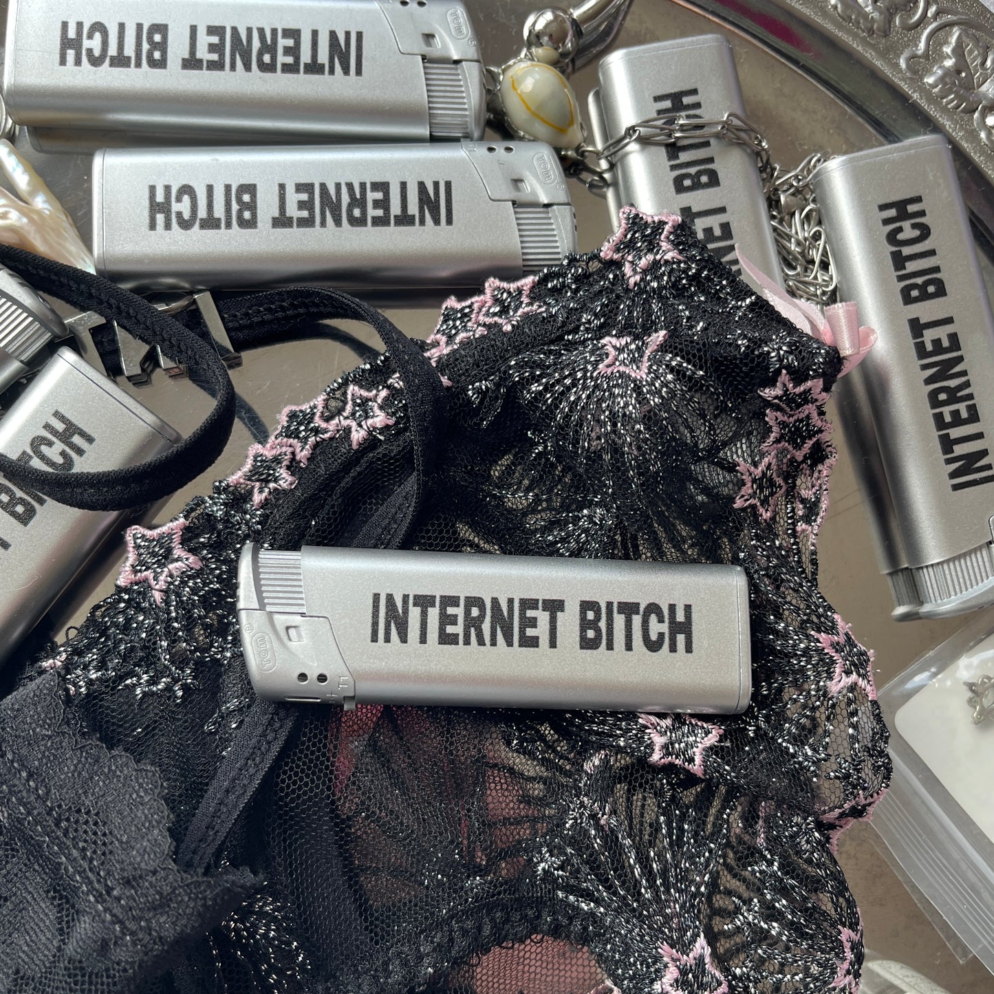 INTERNET BITCH Feuerzeug